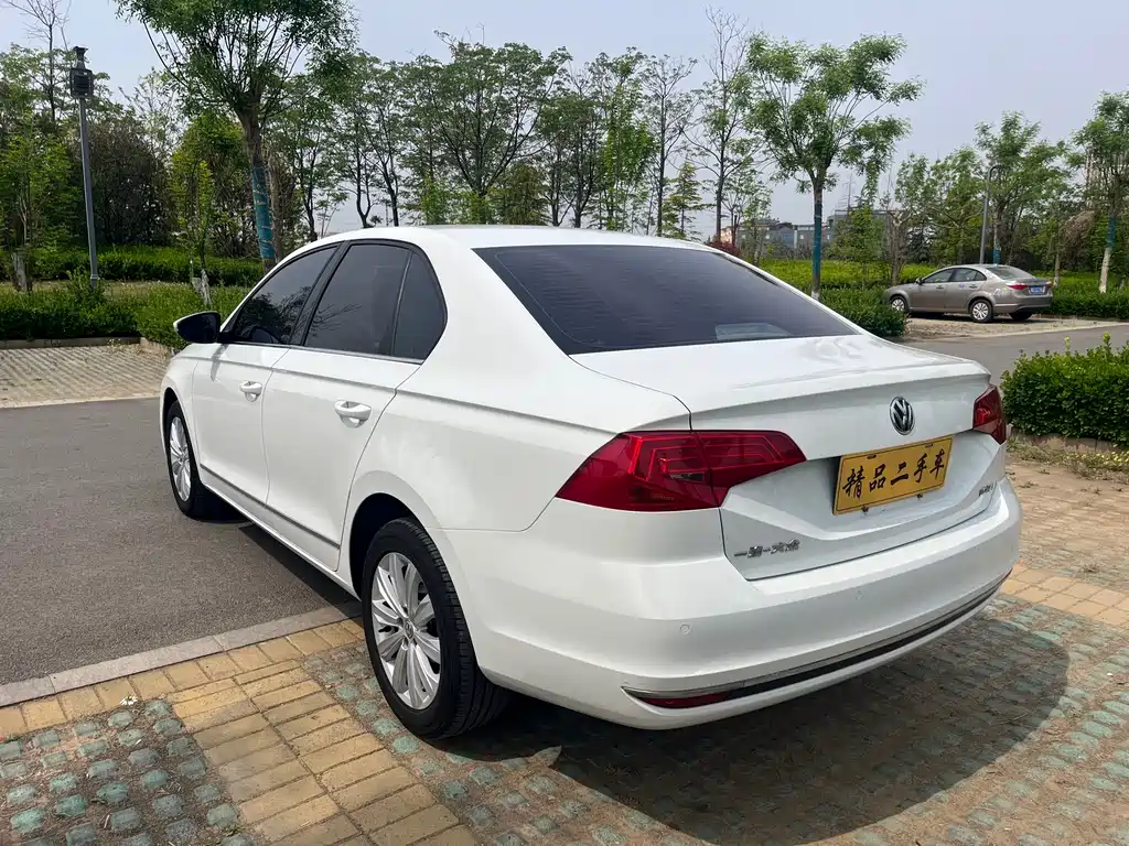 Bora 1.6 L Manual Comfort