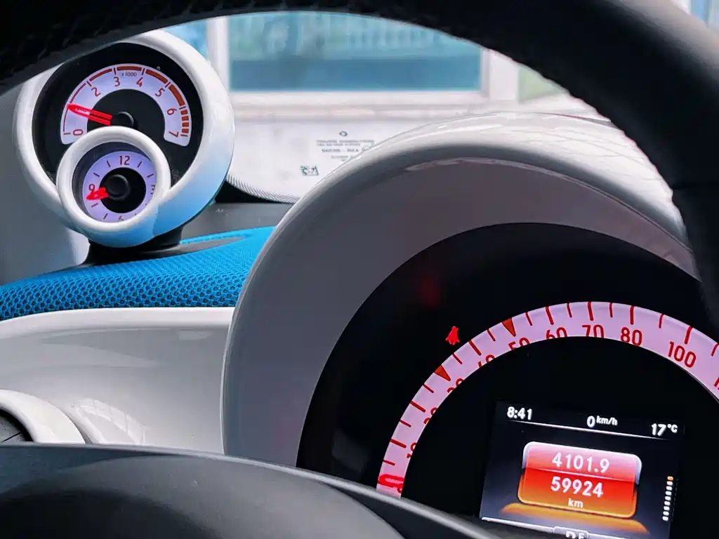 smart fortwo smart fortwo 2016款 0.9 T 66千瓦硬顶极致版