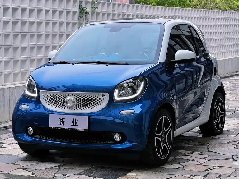 smart fortwo smart fortwo 2016款 0.9 T 66千瓦硬顶极致版