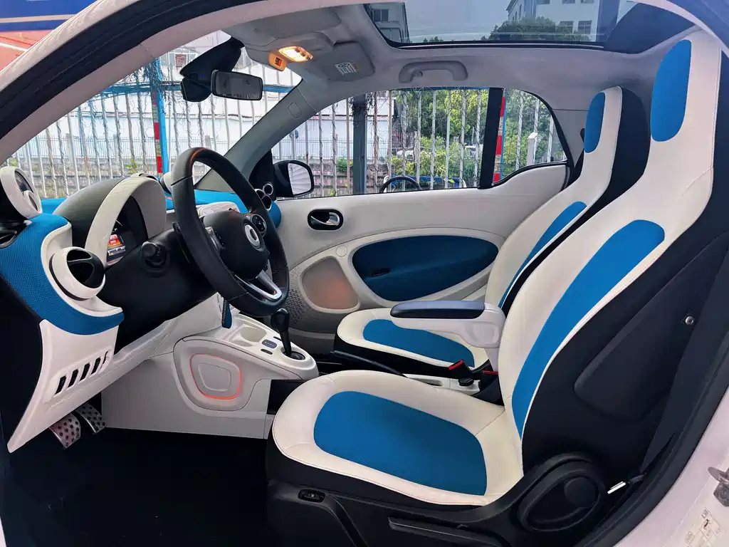 smart fortwo smart fortwo 2016款 0.9 T 66千瓦硬顶极致版