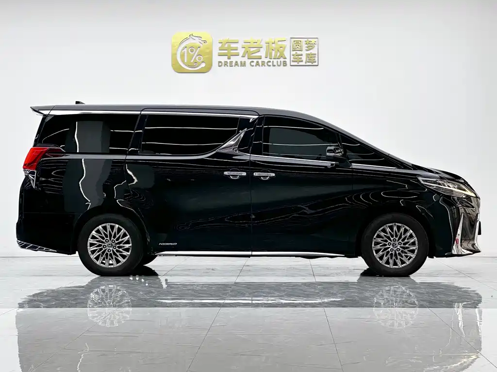 Lexus LM 300 h 4-seat Royal World