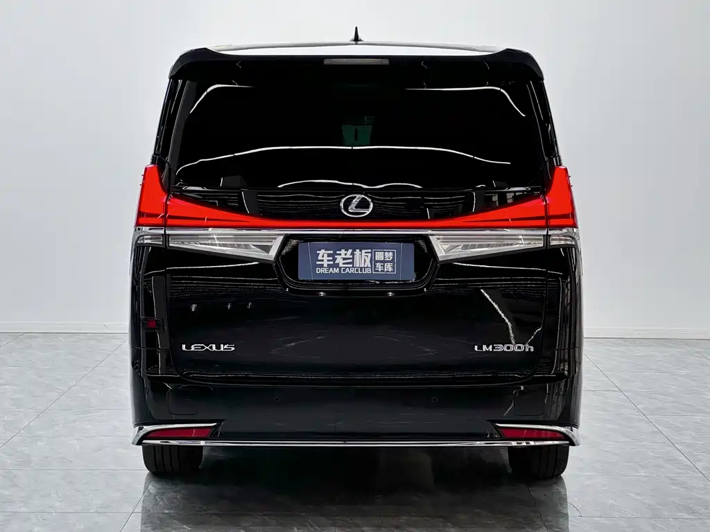 Lexus LM 300 h 4-seat Royal World