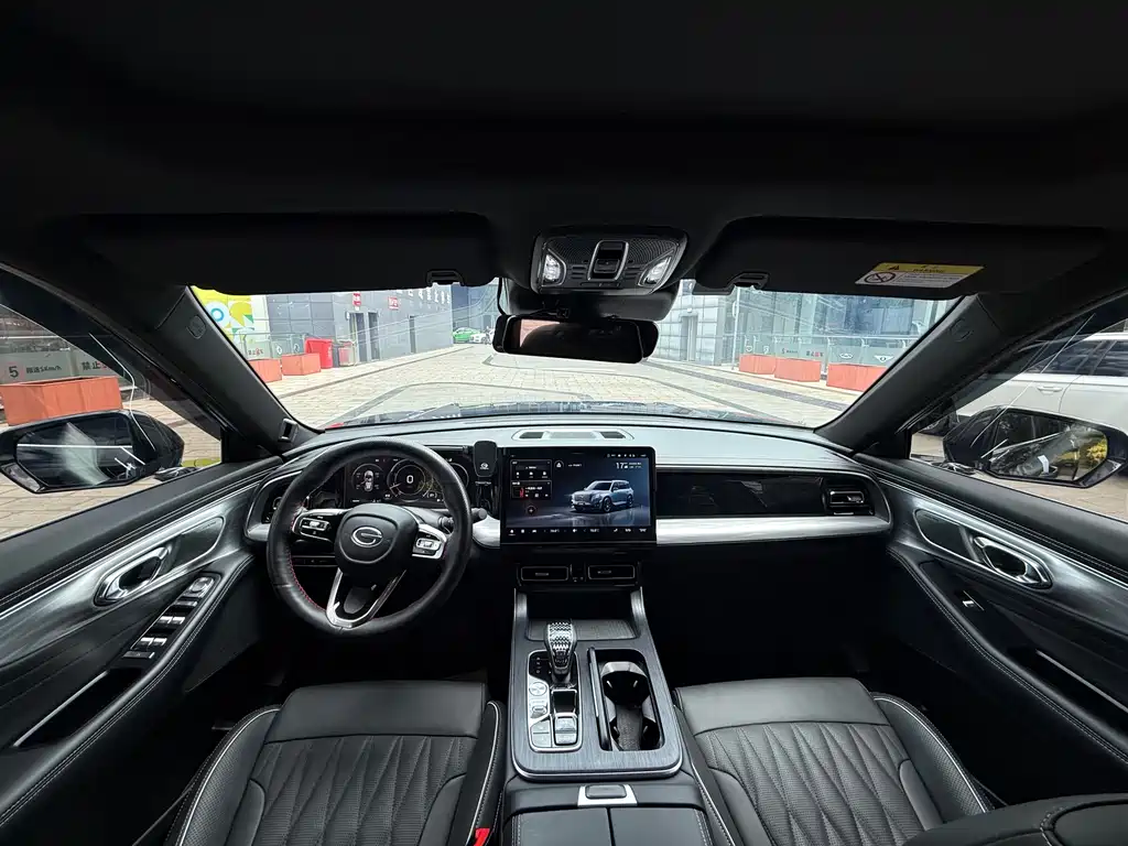 GAC Trumpchi GS8 Navigator Series 2.0 TGDI 2 WD Distinguished (7-seat)