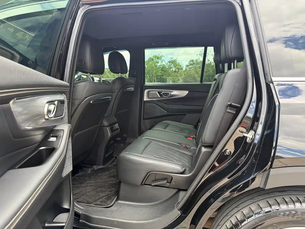 GAC Trumpchi GS8 Navigator Series 2.0 TGDI 2 WD Distinguished (7-seat)