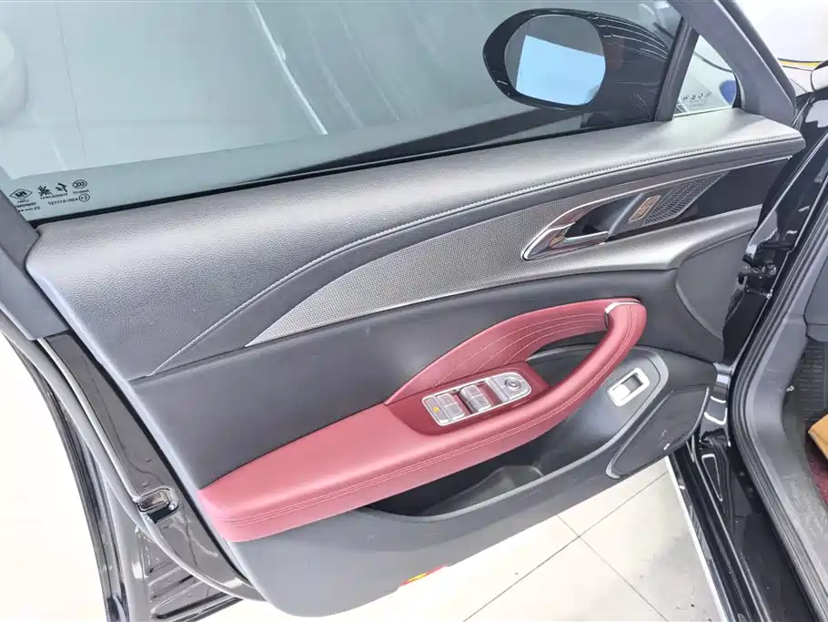 Hongqi H5 1.5 T DCT Connected Flagship Charm