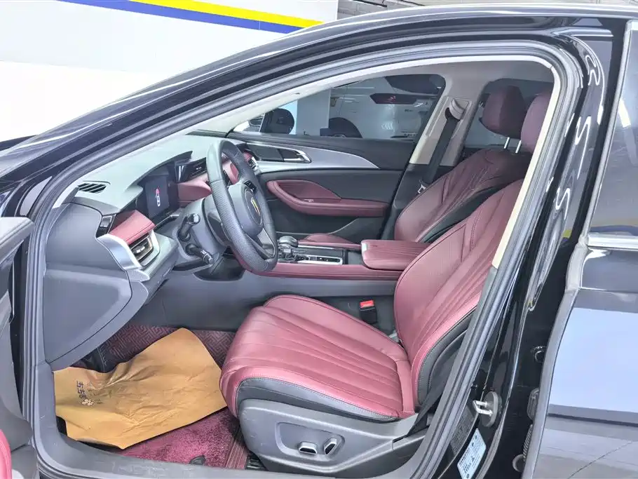 Hongqi H5 1.5 T DCT Connected Flagship Charm