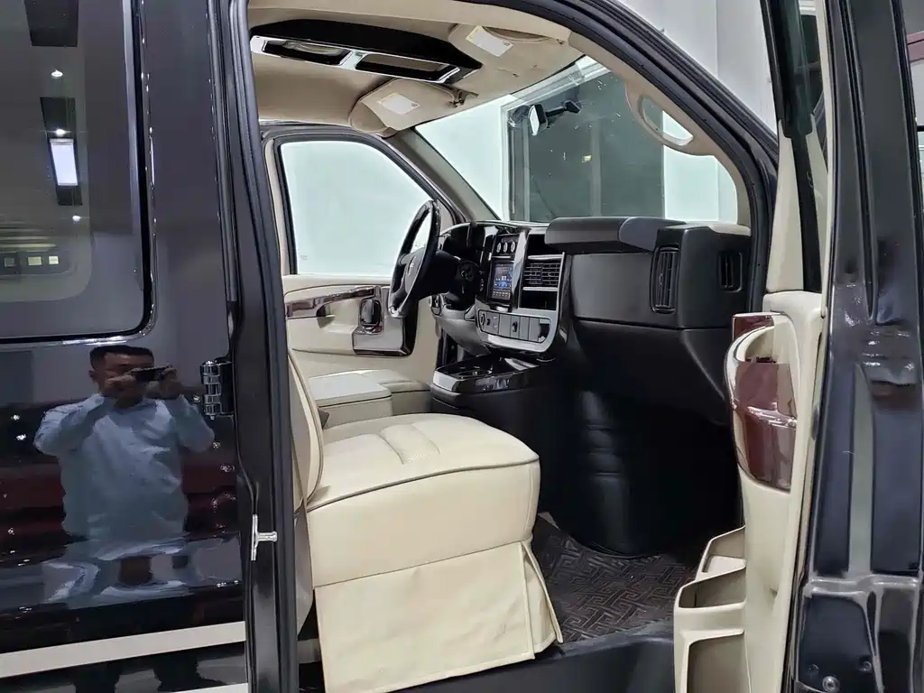 SAVANA 6.0 L LWB Leader
