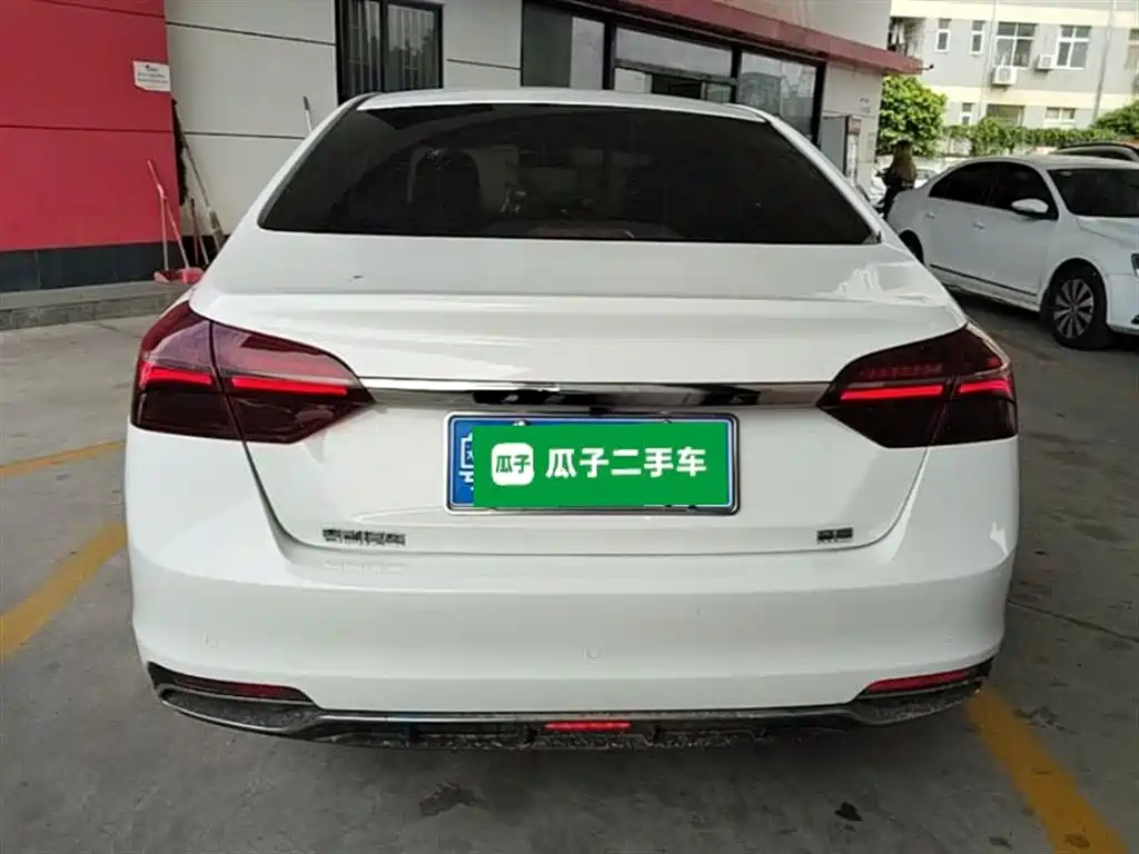 Emgrand 1.5 L CVT Luxury