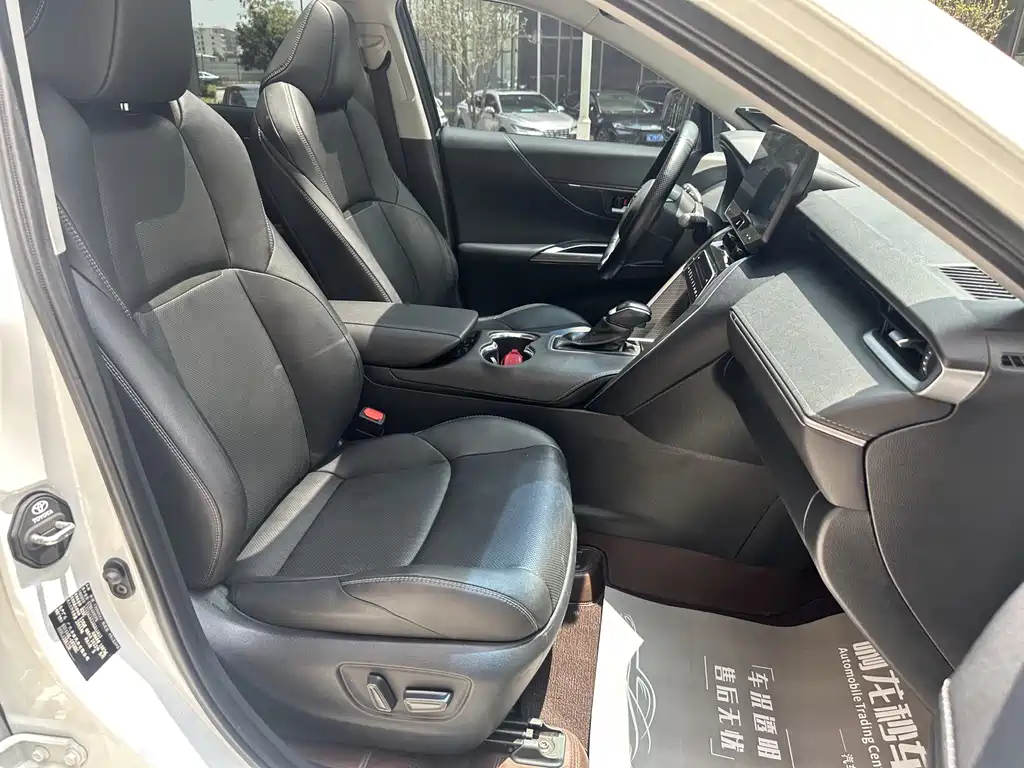 Venza 2.0 L CVT 2 WD Distinguished