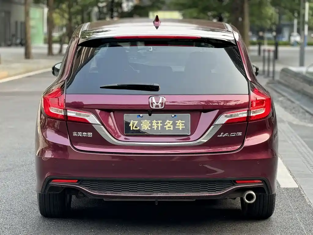 Jade 1.8 L Auto Comfort 5-seat
