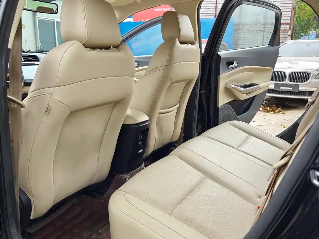Escort 1.5 L Auto Fashion