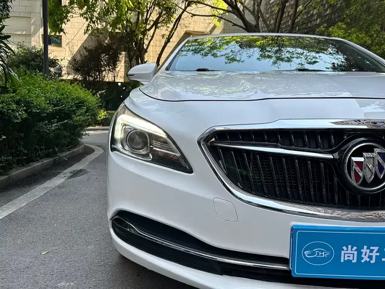 Buick LaCrosse Facelift 20 T Leading