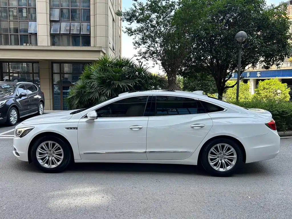LaCrosse Facelift 20 T Leading
