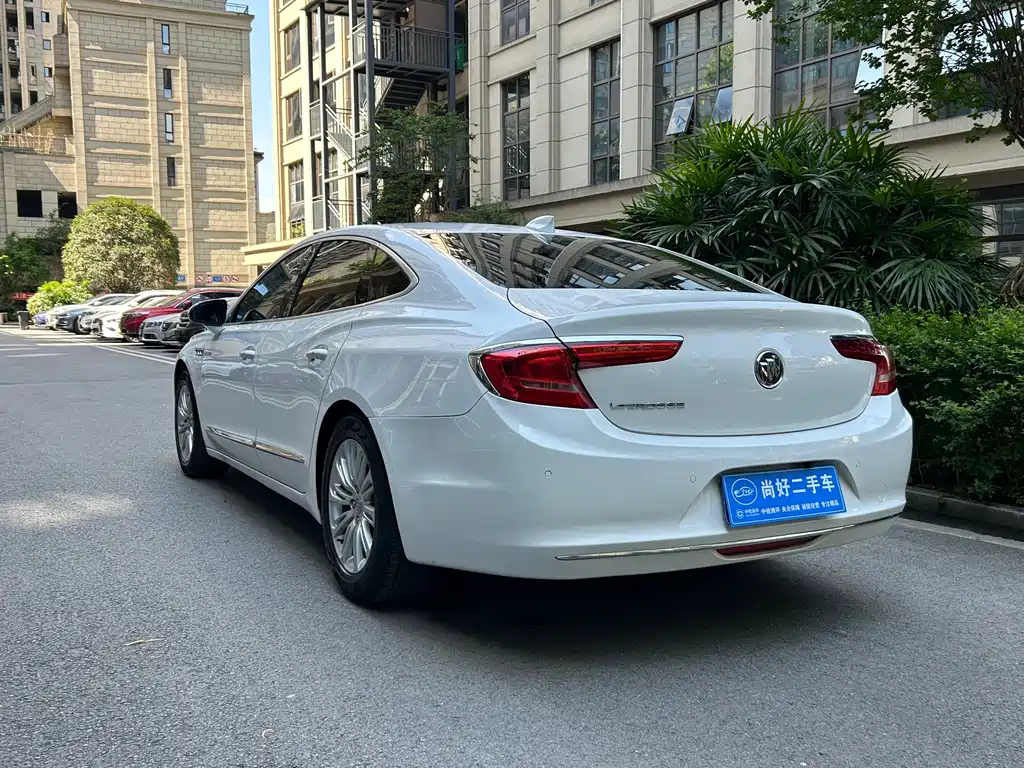 LaCrosse Facelift 20 T Leading