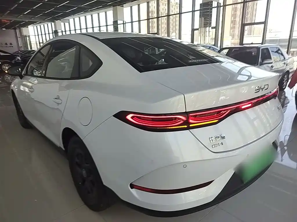 Qin PLUS DM-i Smart Drive 55 KM Leading