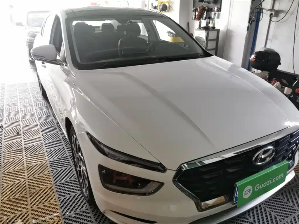 Mistra 1.8 L CVT GLX Elite