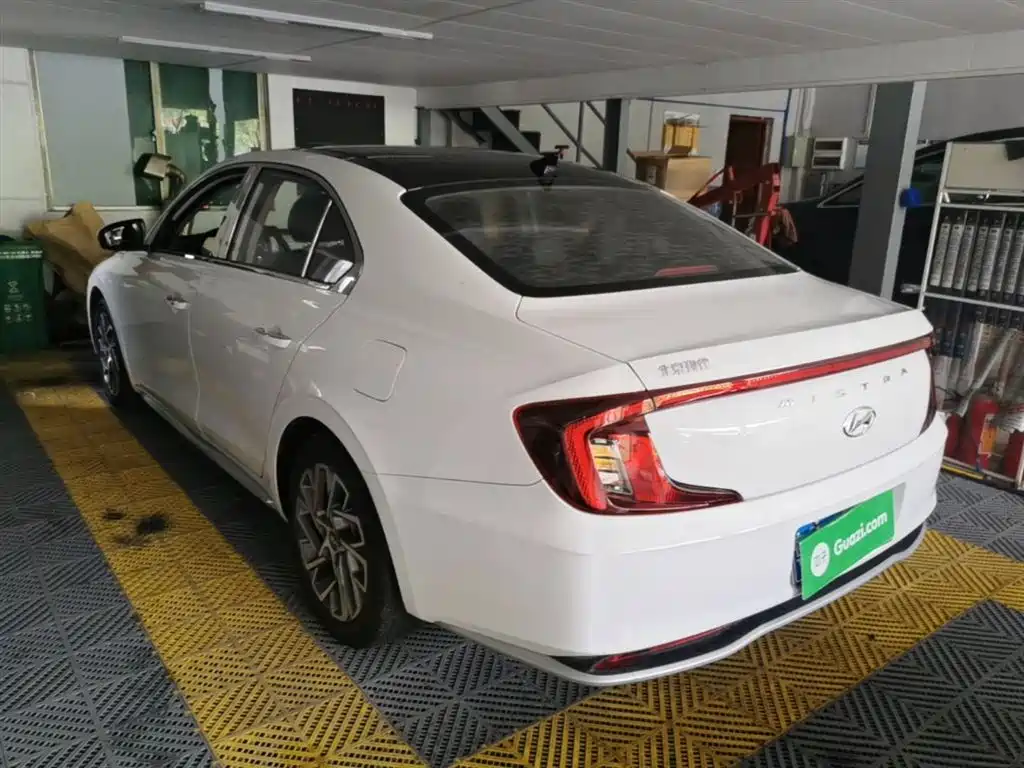 Mistra 1.8 L CVT GLX Elite
