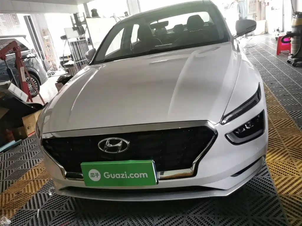 Mistra 1.8 L CVT GLX Elite