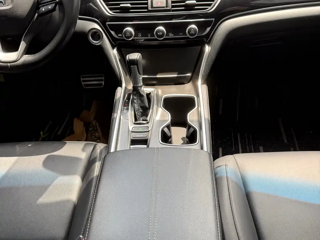 Accord 260 TURBO Phantom Night · Distinguished