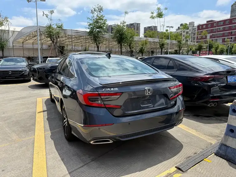 Honda Accord 260 TURBO Phantom Night · Distinguished