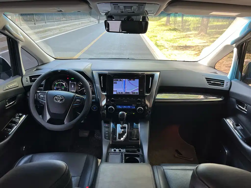 Vellfire Dual Engine 2.5 L HV Luxury