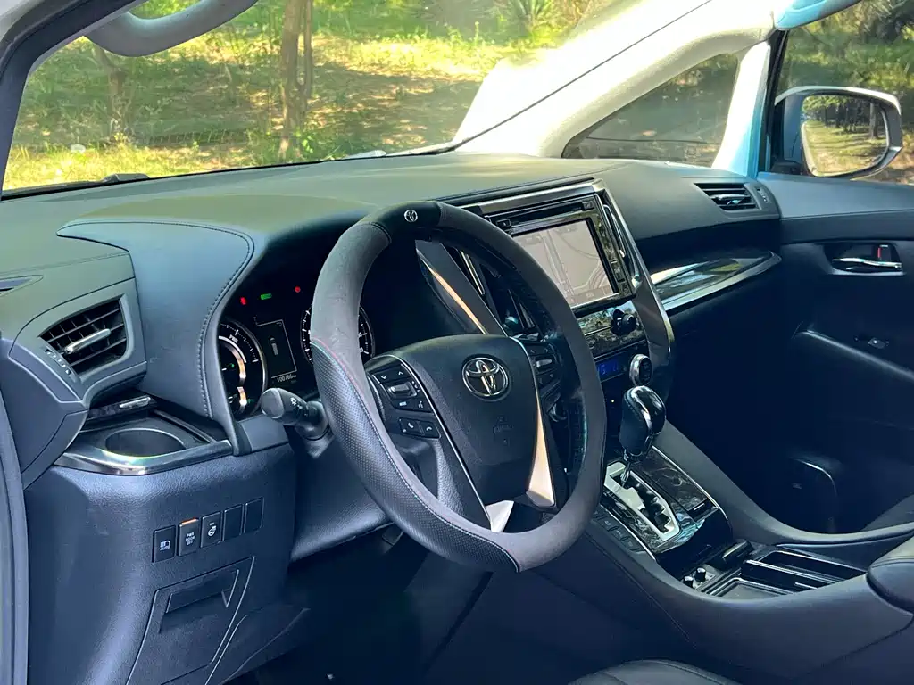 Vellfire Dual Engine 2.5 L HV Luxury