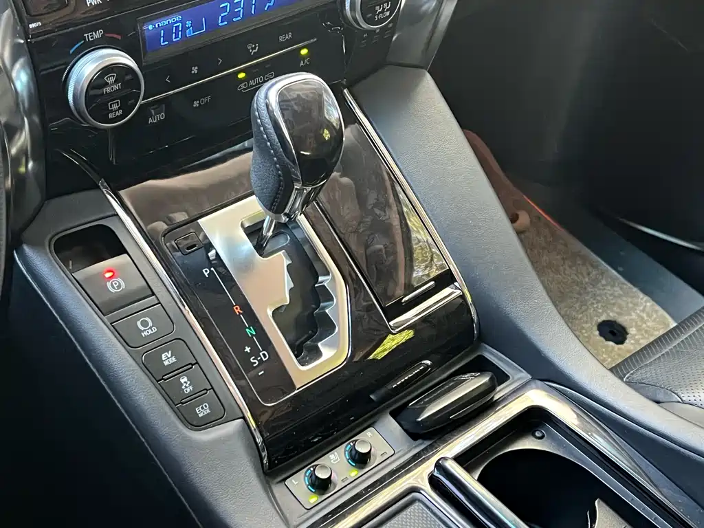 Vellfire Dual Engine 2.5 L HV Luxury
