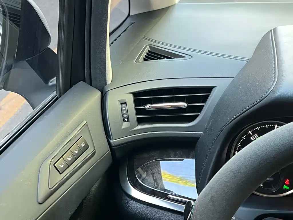 Vellfire Dual Engine 2.5 L HV Luxury