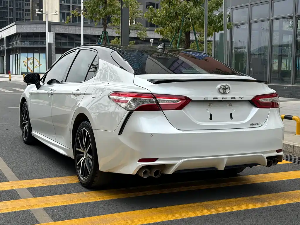Camry 2.0 S Sharp Style