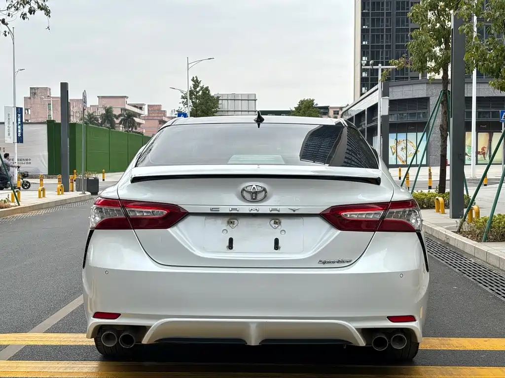Camry 2.0 S Sharp Style