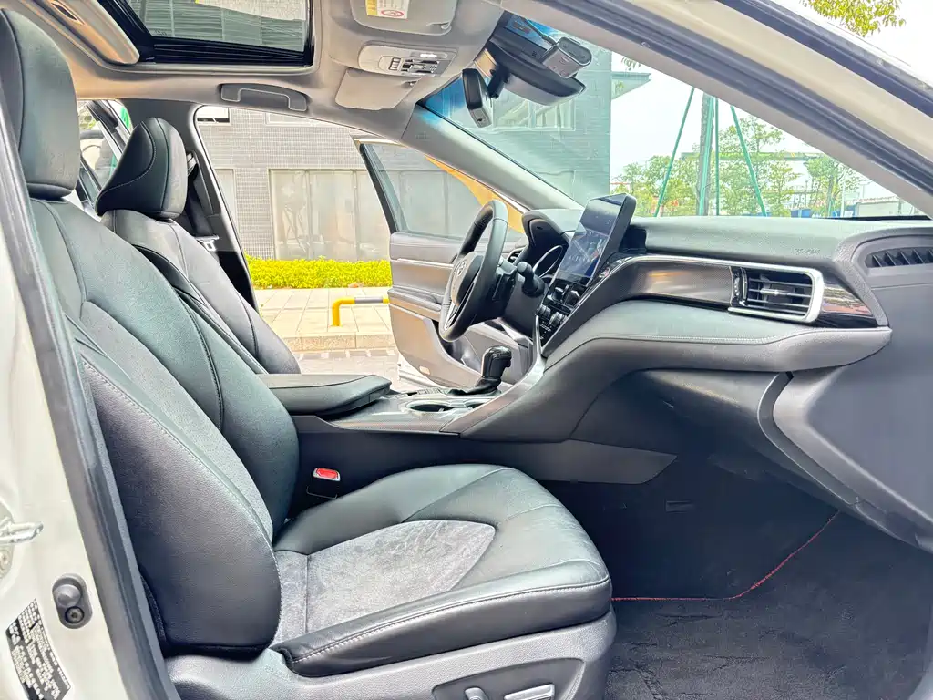 Camry 2.0 S Sharp Style