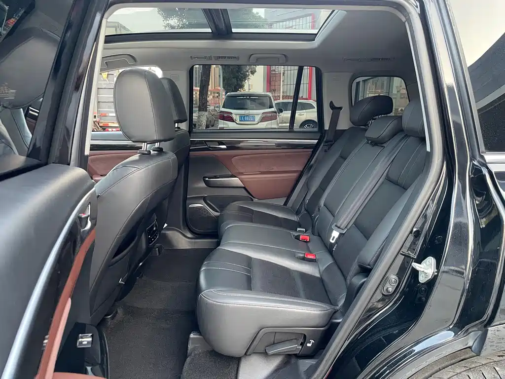 GAC Trumpchi GS8 320 T 2 WD Luxury Connected (7-seat)