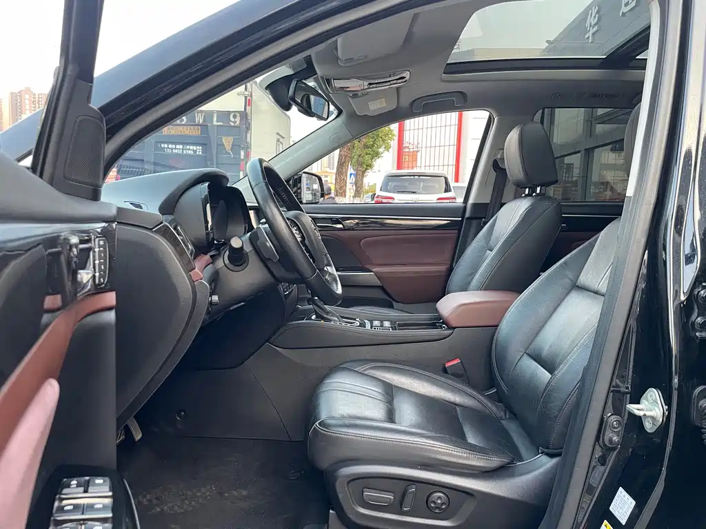 GAC Trumpchi GS8 320 T 2 WD Luxury Connected (7-seat)