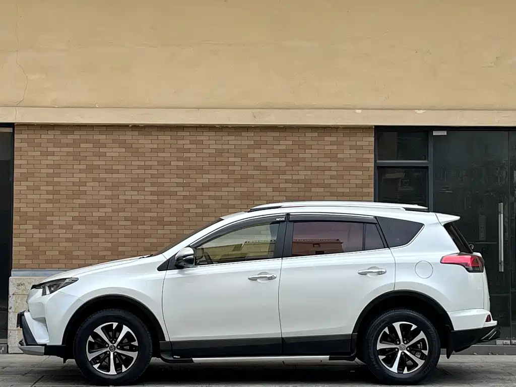 RAV4 2.0 L CVT 2 WD Style CN-V