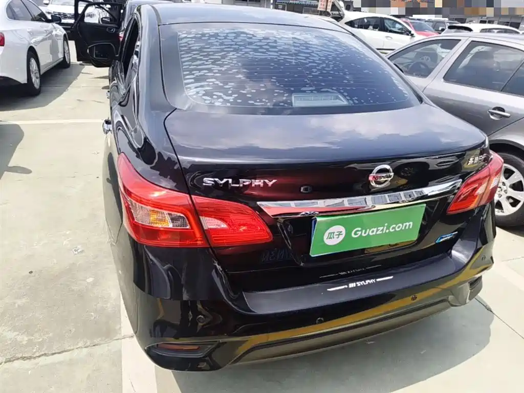 Sylphy 1.6 XV CVT Connected Premium CN-VI