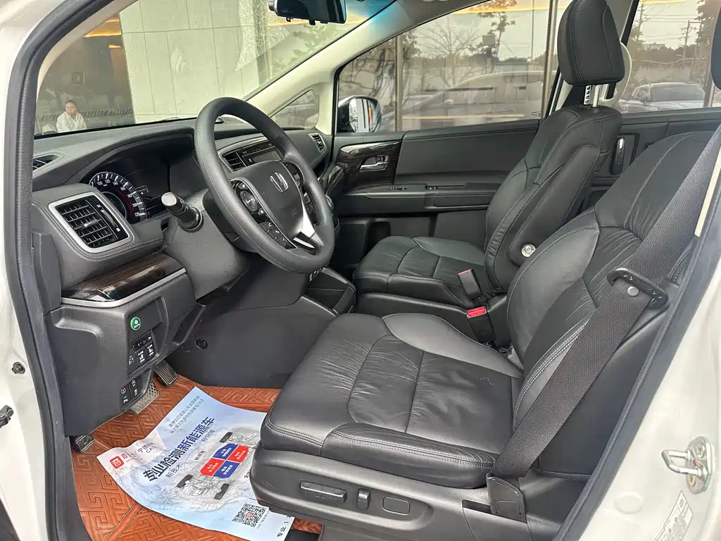 Odyssey 2.4 L Luxury