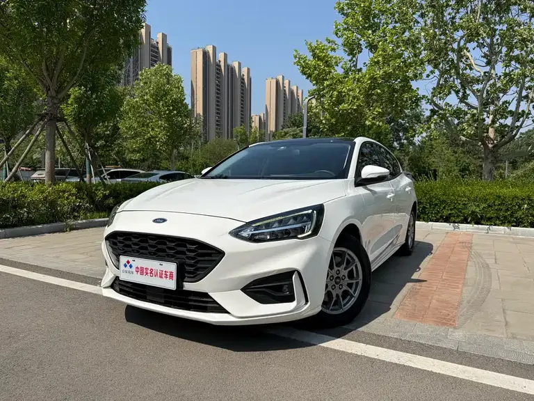 Ford Focus Hatchback EcoBoost 180 Auto Sharp Trend