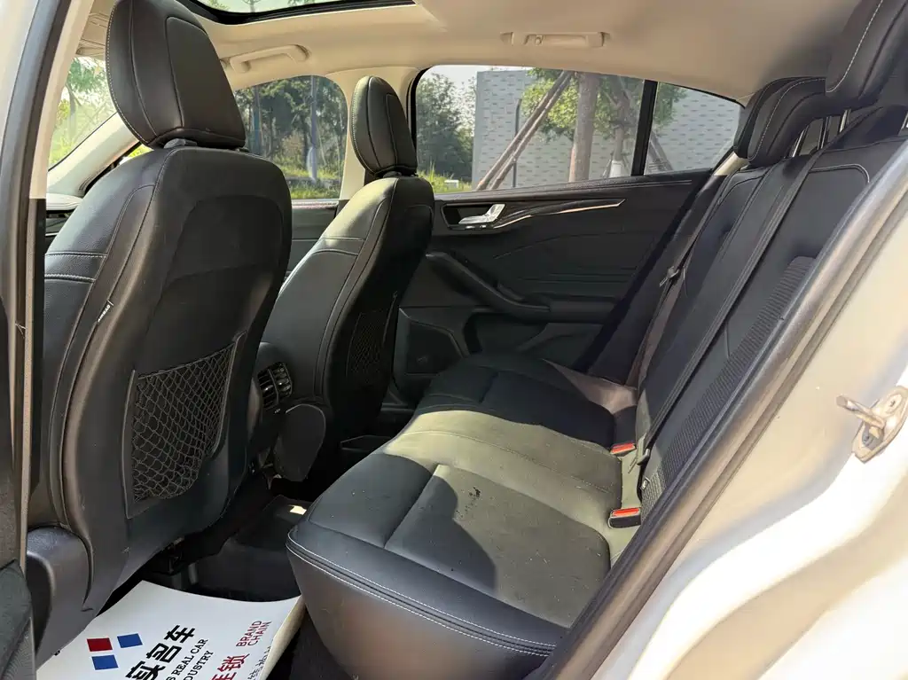 Focus Hatchback EcoBoost 180 Auto Sharp Trend