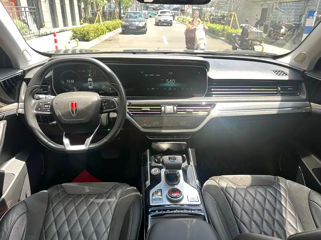 Hongqi HS5 2.0 T Connected Flagship Joy