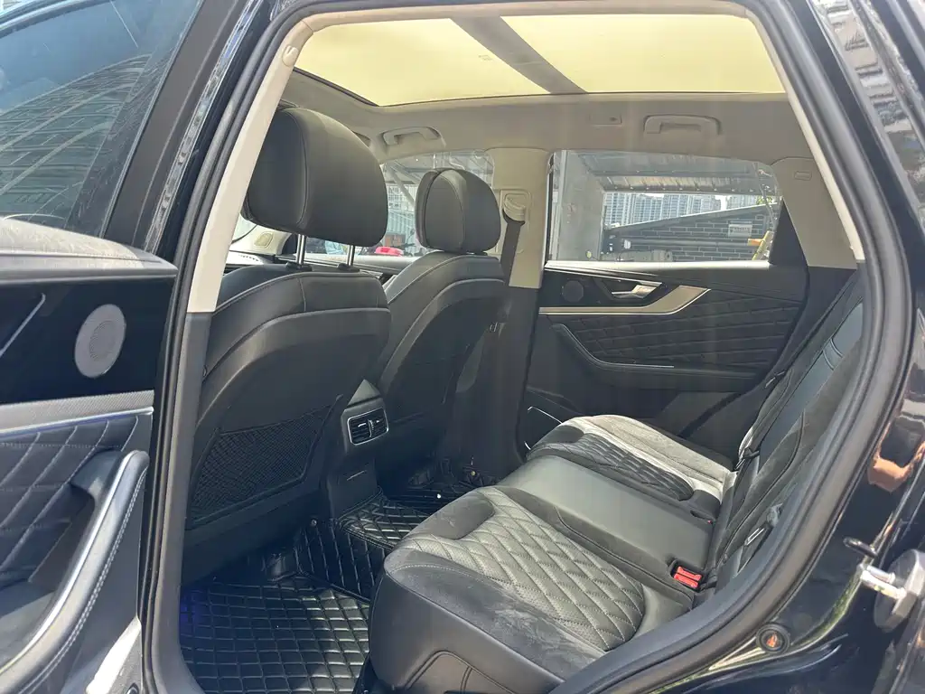 Hongqi HS5 2.0 T Connected Flagship Joy