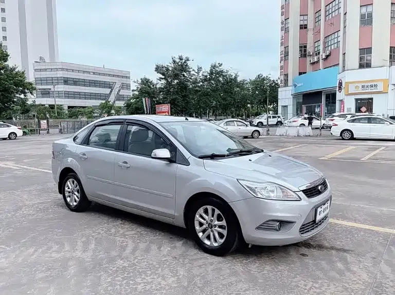 Ford Focus Sedan 1.8 L Auto Fashion