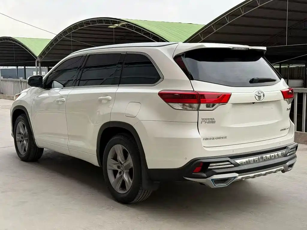 Highlander 2.0 T 4 WD Luxury 7-seat CN-VI