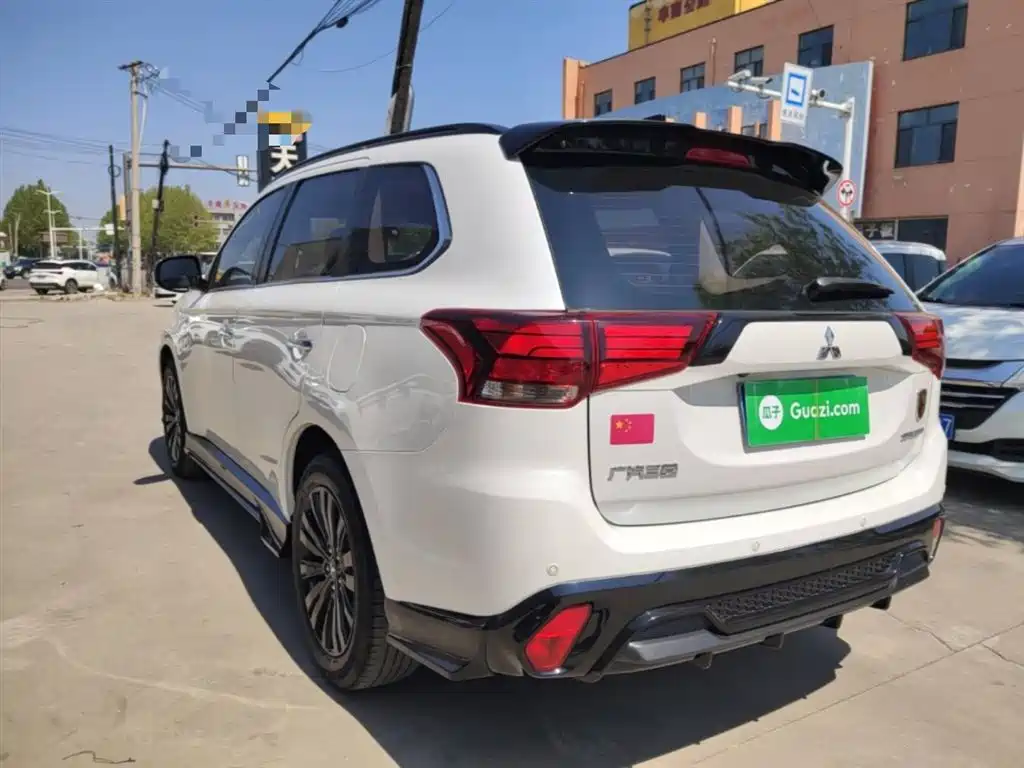Outlander 2.4 L 4 WD 5-seat
