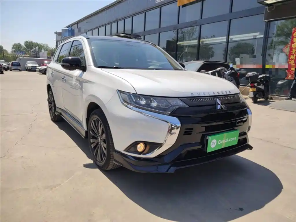 Outlander 2.4 L 4 WD 5-seat