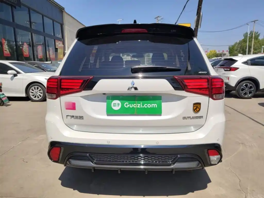 Outlander 2.4 L 4 WD 5-seat