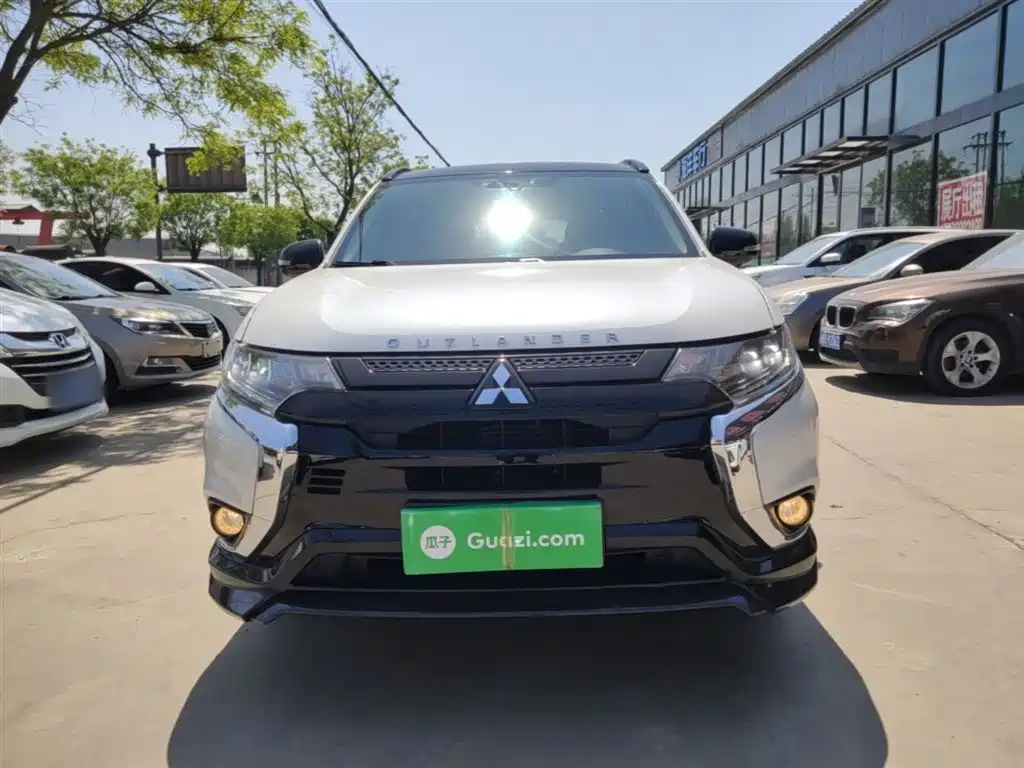 Outlander 2.4 L 4 WD 5-seat