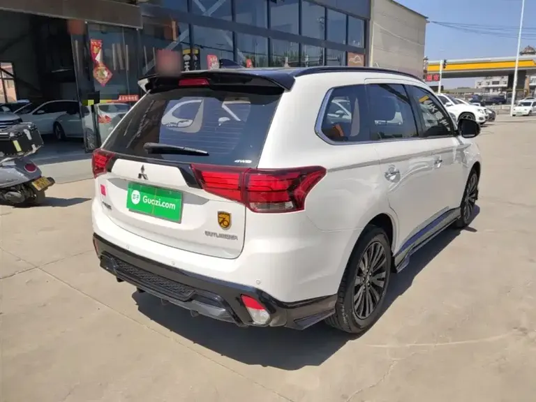 Mitsubishi Outlander 2.4 L 4 WD 5-seat