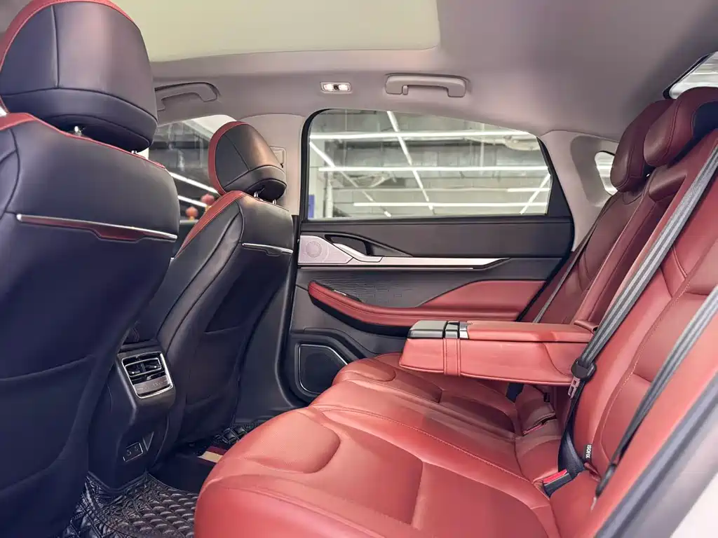 Lincoln Z Facelift i Enjoyment Premium