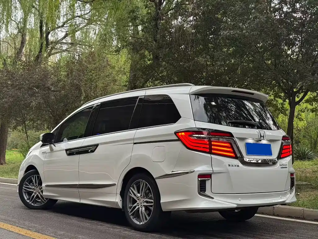 Elysion 2.0 L Hybrid Luxury