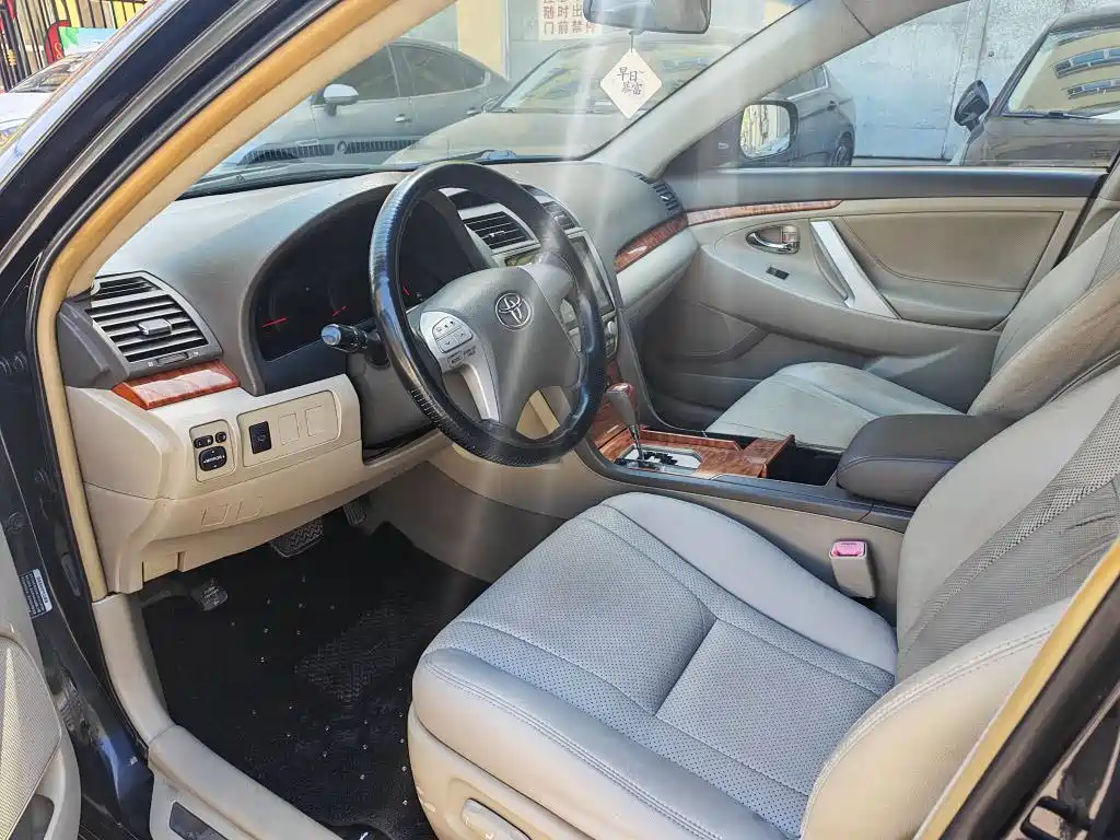 Camry 240 G Luxury